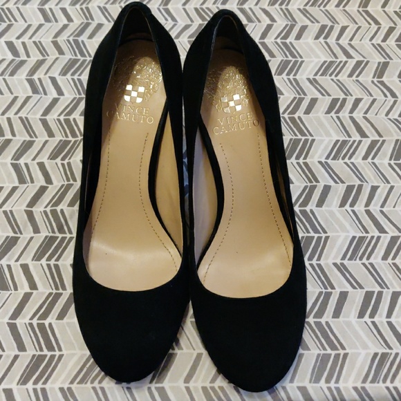 Vince Camuto black velveteen stilettos - Picture 2 of 4